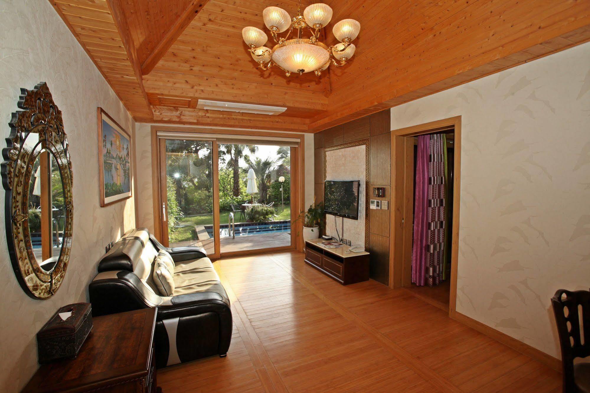 Palm Valley Resort Seogwipo Eksteriør billede