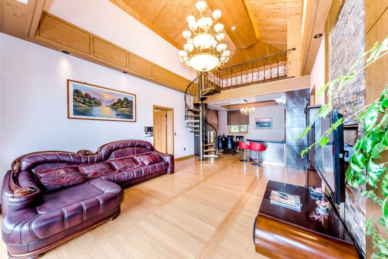 Palm Valley Resort Seogwipo Eksteriør billede