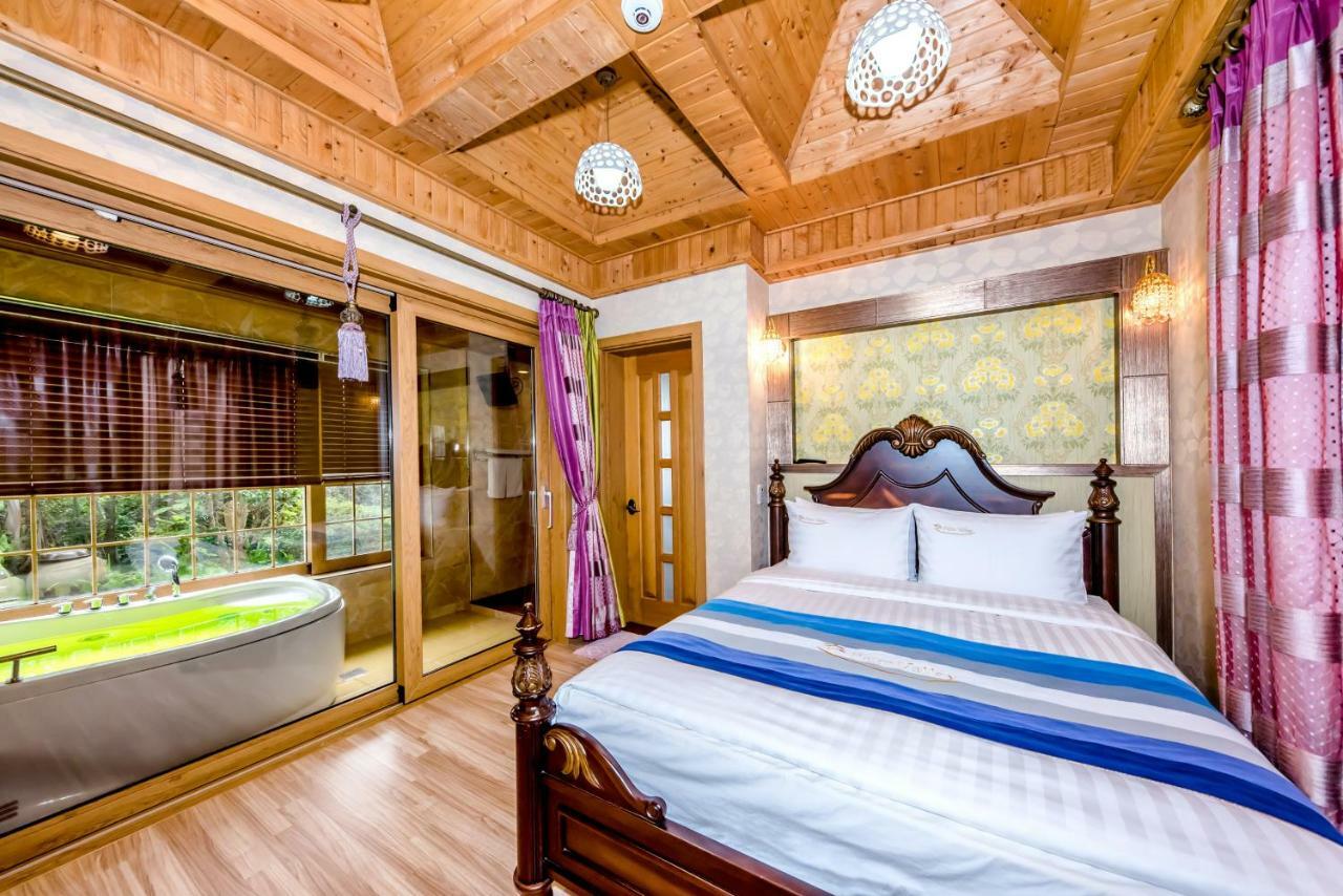 Palm Valley Resort Seogwipo Eksteriør billede
