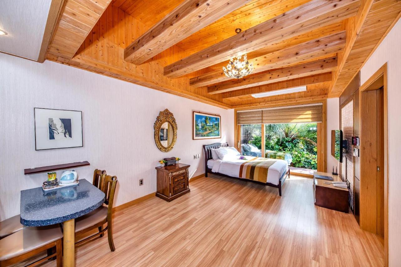 Palm Valley Resort Seogwipo Eksteriør billede