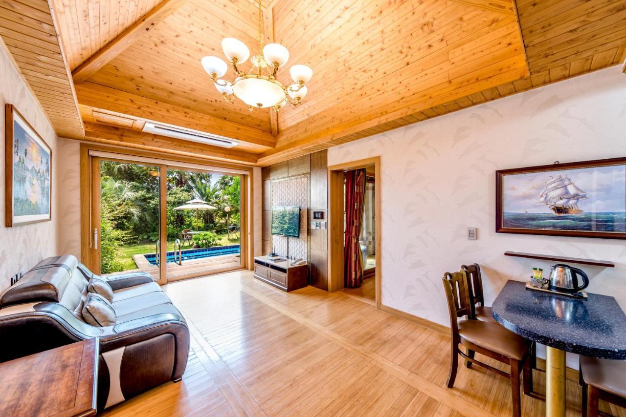 Palm Valley Resort Seogwipo Eksteriør billede
